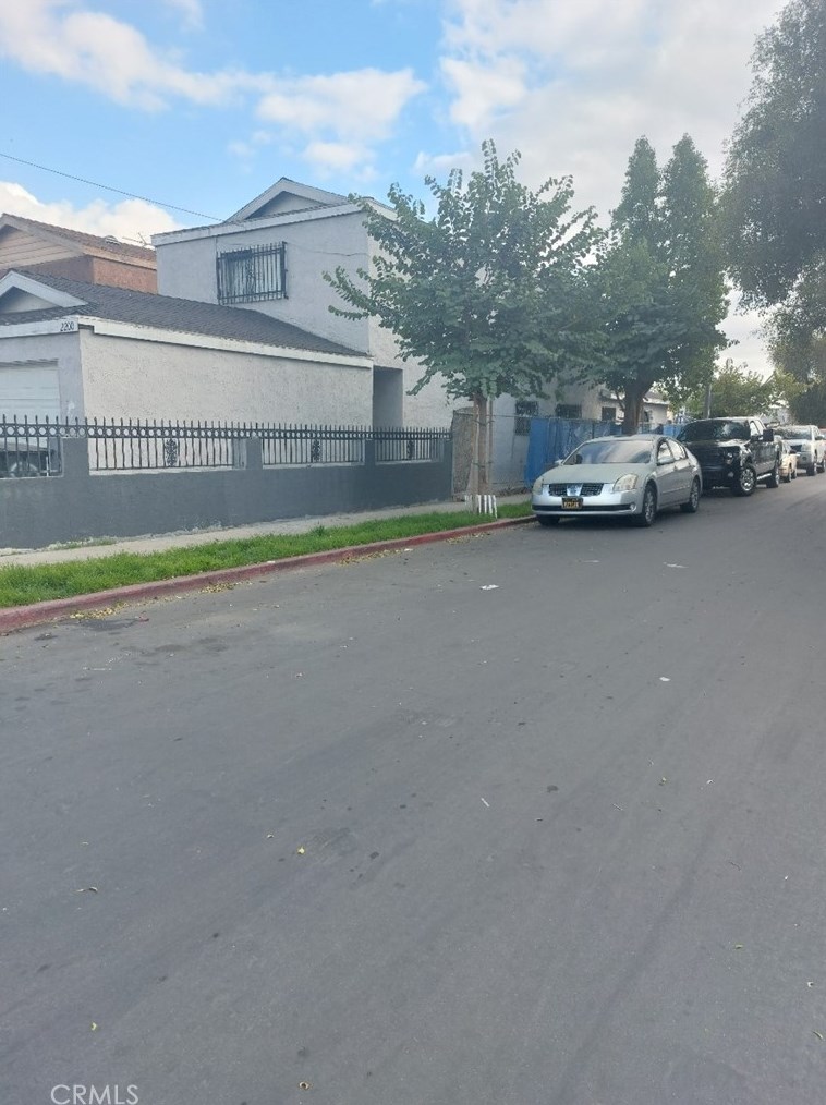 2200 105th St, Los Angeles, CA 90002-3823
