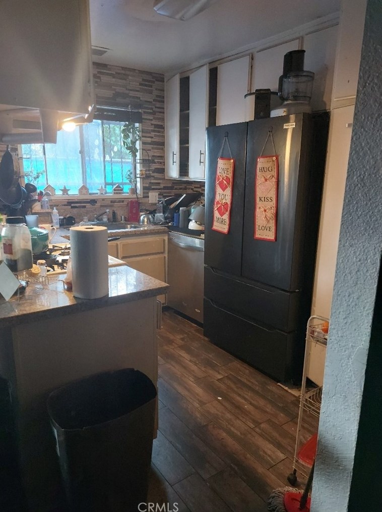 2200 105th St, Los Angeles CA  90002-3823 exterior