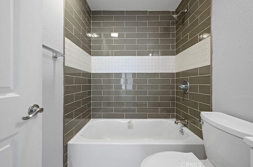 1109 Dacotah St, Los Angeles CA  90023-2956 exterior