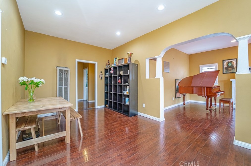 1018 Alma Ave, Los Angeles, CA 90023-2427