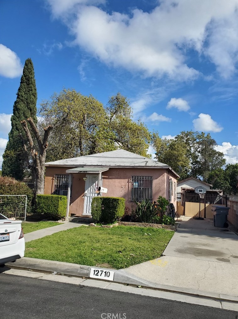 12708 Stoneacre Ave, Lynwood, CA 90262
