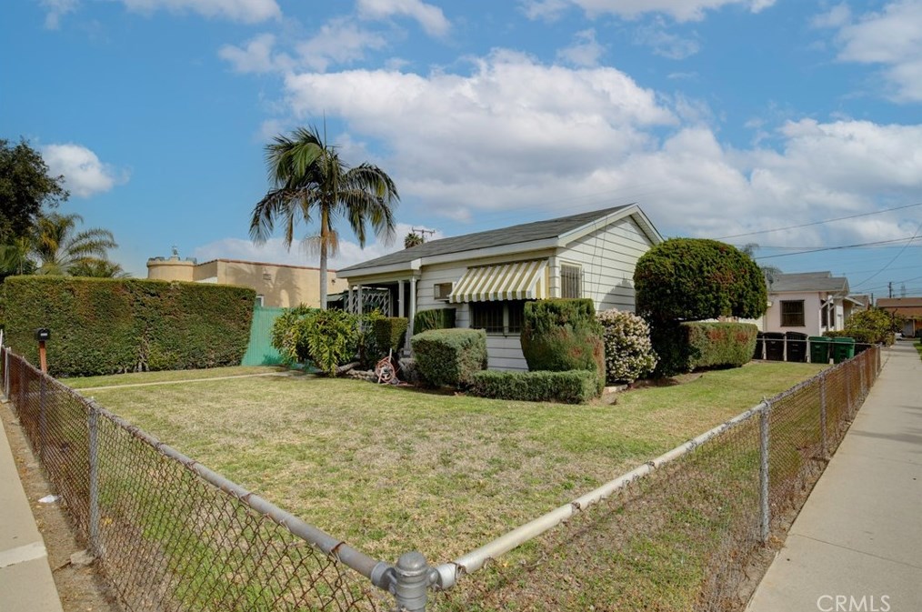 6830 Sherman Way, Bell, CA 90201
