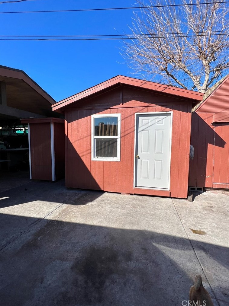 1225 78th St, Los Angeles CA  90001-2939 exterior