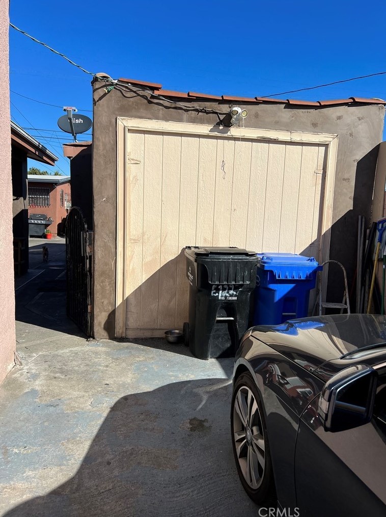 1225 78th St, Los Angeles CA  90001-2939 exterior