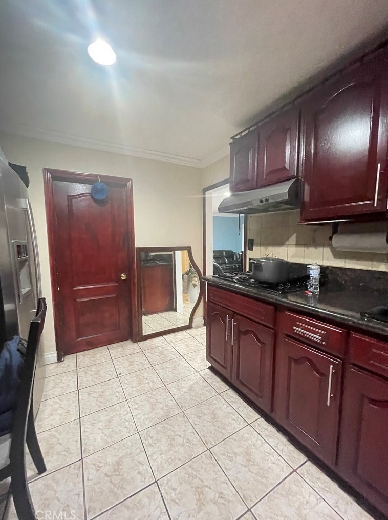 1225 78th St, Los Angeles CA  90001-2939 exterior