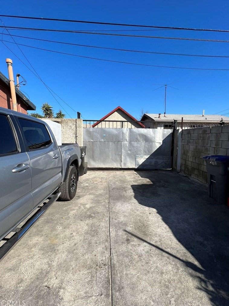 1225 78th St, Los Angeles CA  90001-2939 exterior
