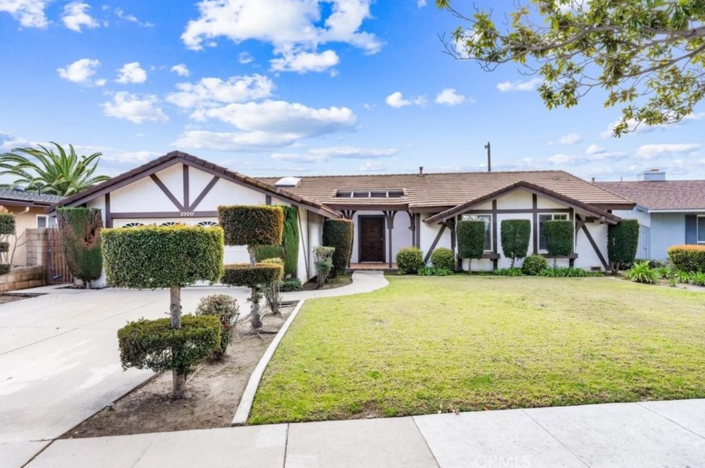 1920 W Woodworth Rd, Anaheim, CA 92804
