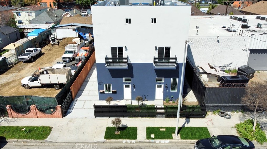 3721 San Pedro St, Los Angeles CA  90011-5615 exterior