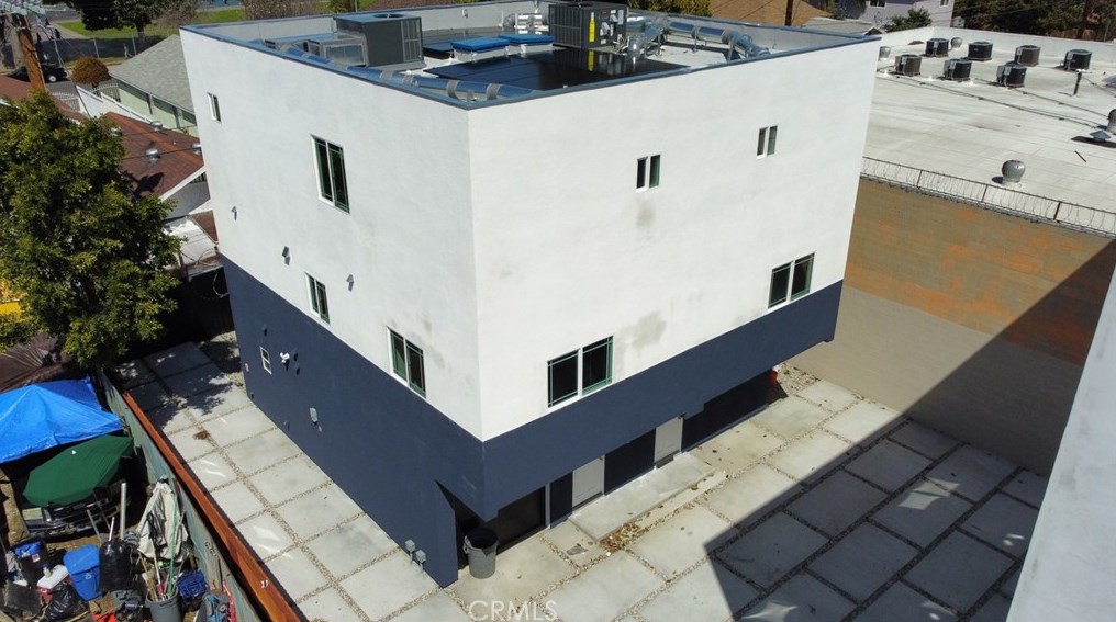 3721 San Pedro St, Los Angeles CA  90011-5615 exterior
