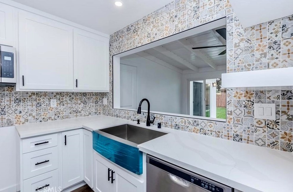 749 Mountain View Ave, Pomona CA  91767-4926 exterior