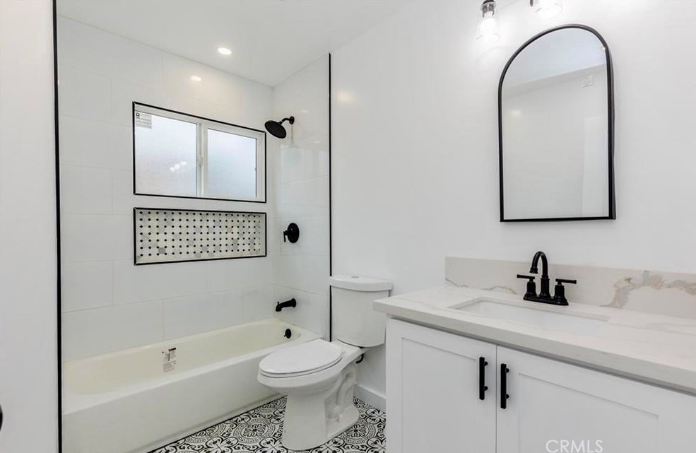 749 Mountain View Ave, Pomona CA  91767-4926 exterior