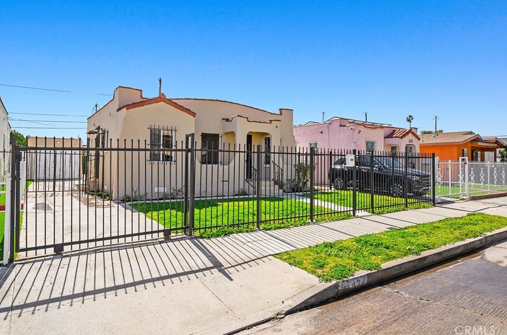 424 98th St, Los Angeles, CA 90003-4307