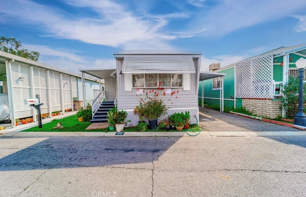 10001 W Frontage #20, South Gate, CA 90280