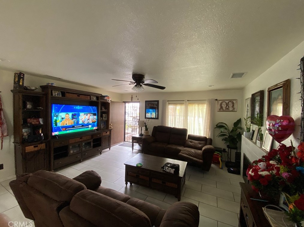 25133 Bay Ave, Moreno Valley, CA 92553-4301