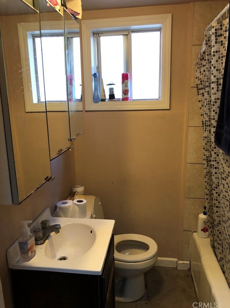 4867 Long Beach Ave, Los Angeles CA  90058-1914 exterior