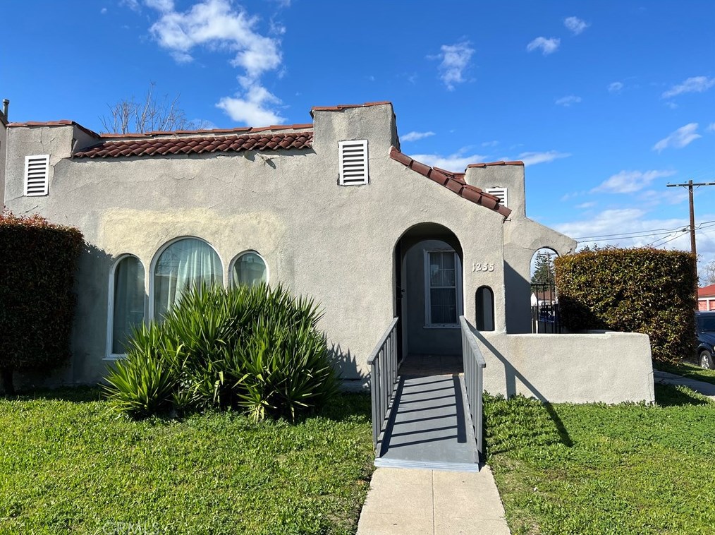 1255 85th St, Los Angeles, CA 90044-2250