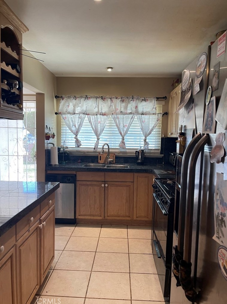 1541 Sweetbrier St, Palmdale, CA 93550-3919