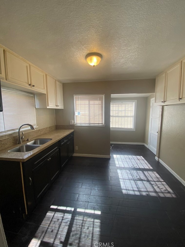 1031 121st St, Los Angeles, CA 90044-2919