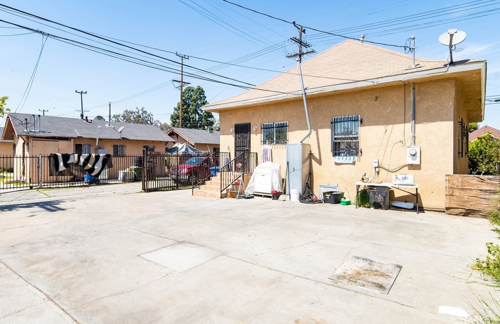 622 51st St, Los Angeles CA  90011-4020 exterior