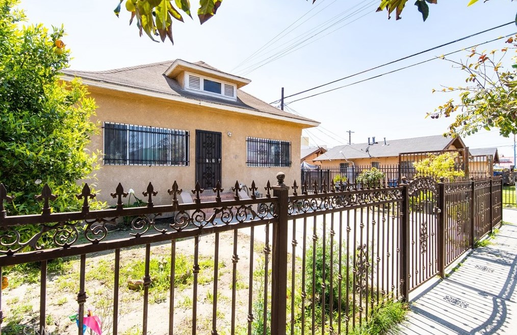 622 51st St, Los Angeles CA  90011-4020 exterior