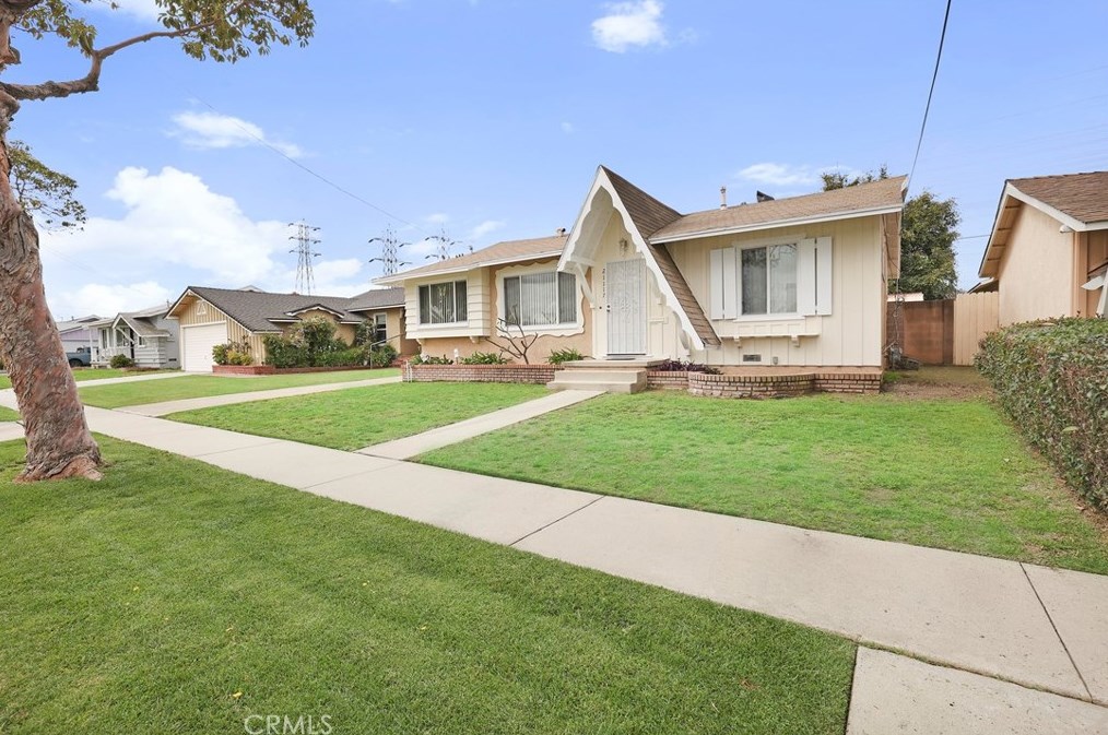 21117 Longworth Ave, Lakewood, CA 90715-2033
