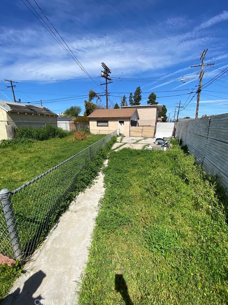 807 79th St, Los Angeles, CA 90001-3203