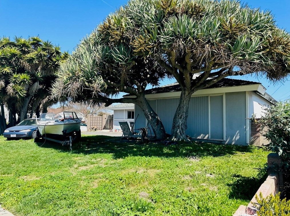 15662 Bluebird Ln, Huntington Beach, CA 92649-1402