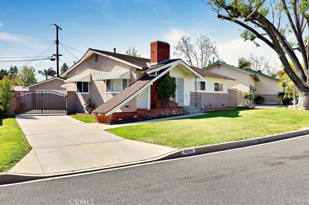 14015 Avion Dr, La Mirada, CA 90638-3705