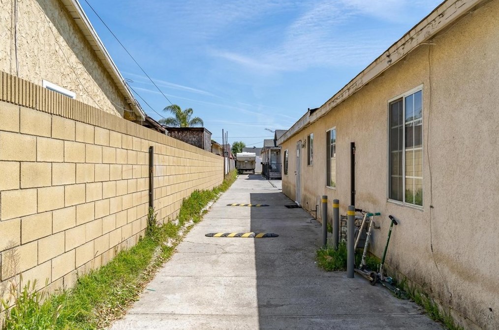 10846 Carmenita Rd, Santa Fe Springs, CA 90605