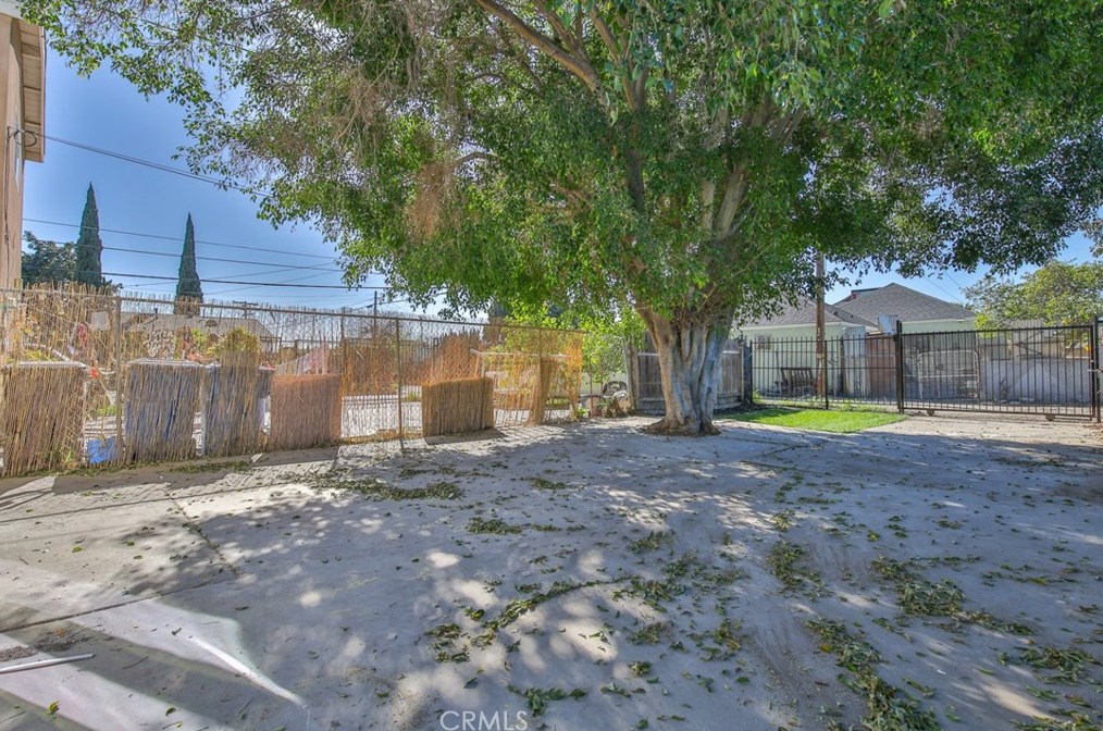 10623 Croesus Ave, Los Angeles CA  90002-3813 exterior