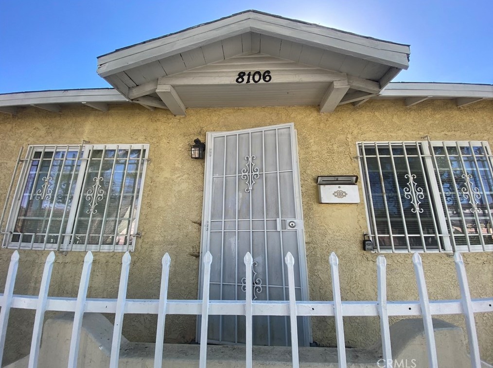 700 81st St, Los Angeles CA  90001-3216 exterior