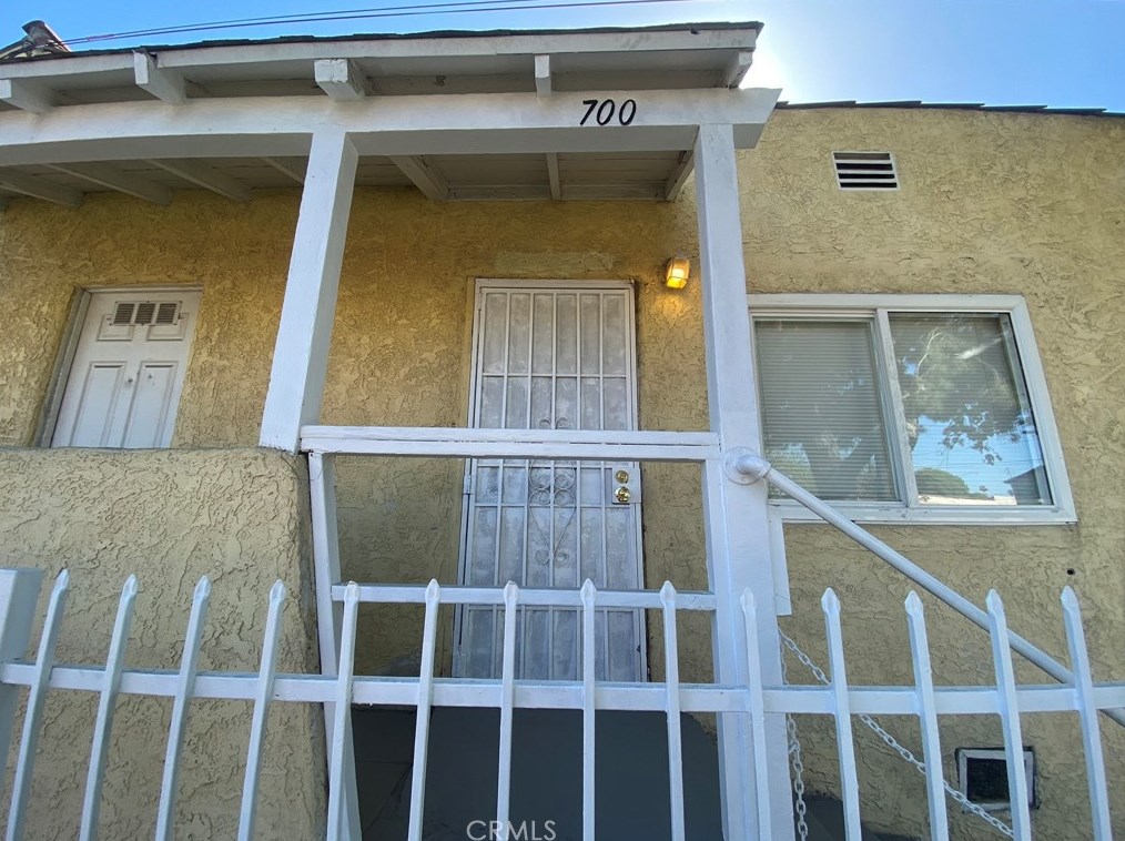 700 81st St, Los Angeles, CA 90001-3216