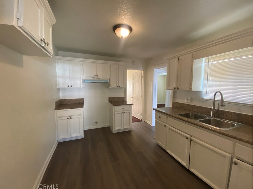 700 81st St, Los Angeles CA  90001-3216 exterior