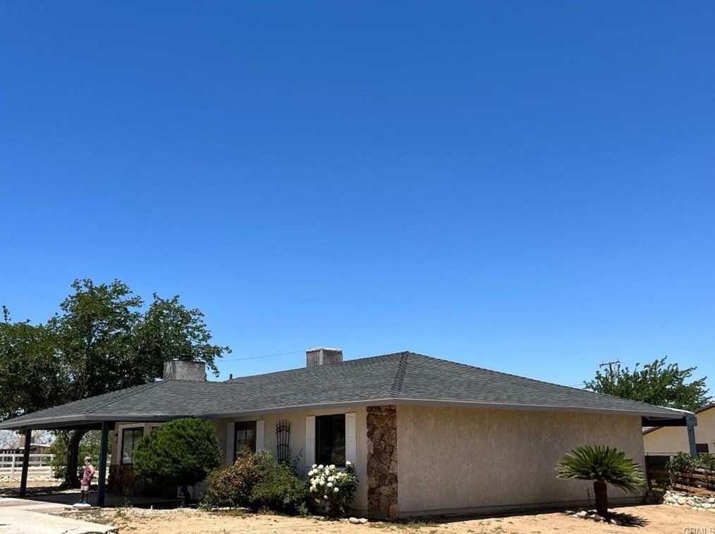 21028 Roundup Way, Apple Valley CA  92308-8649 exterior