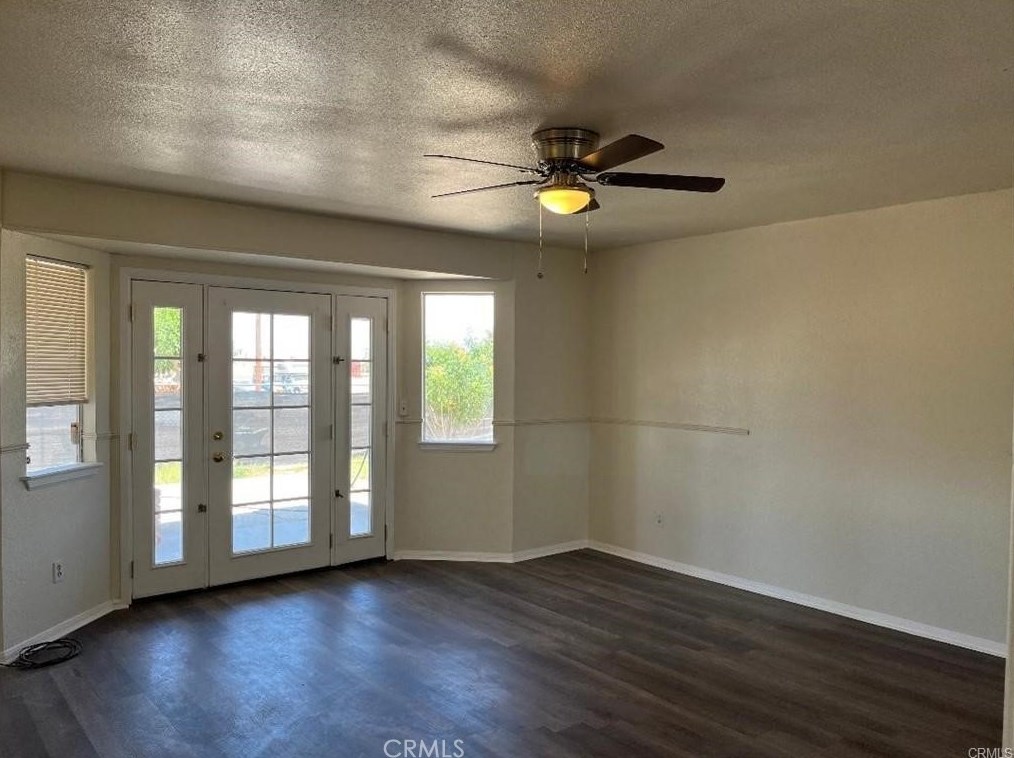 21028 Roundup Way, Apple Valley CA  92308-8649 exterior