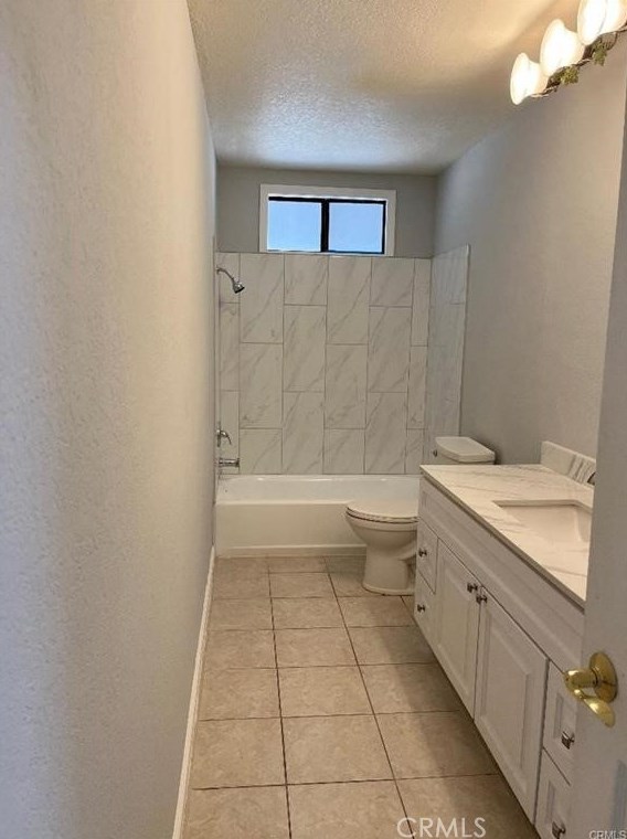 21028 Roundup Way, Apple Valley CA  92308-8649 exterior