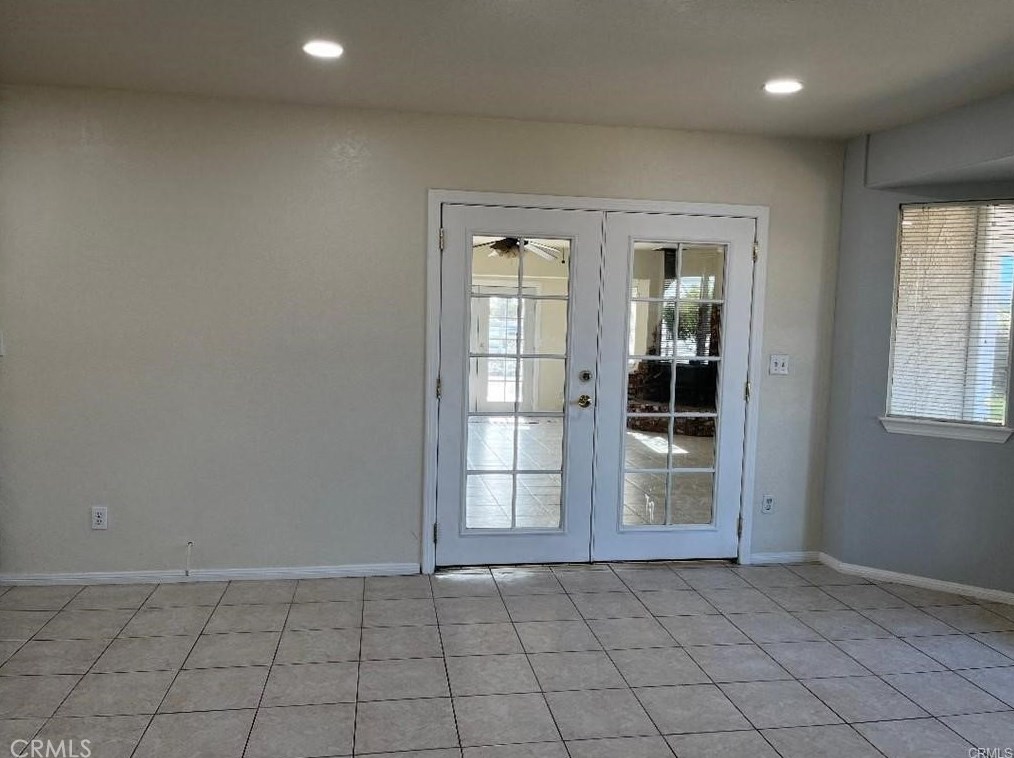 21028 Roundup Way, Apple Valley CA  92308-8649 exterior