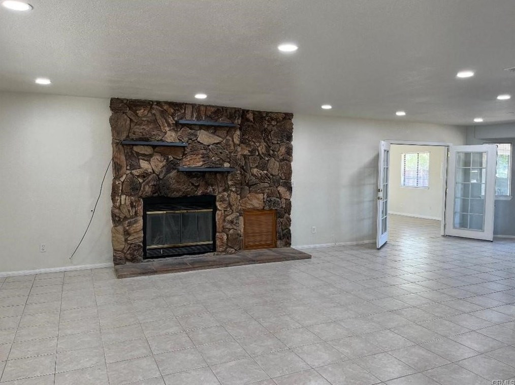 21028 Roundup Way, Apple Valley CA  92308-8649 exterior