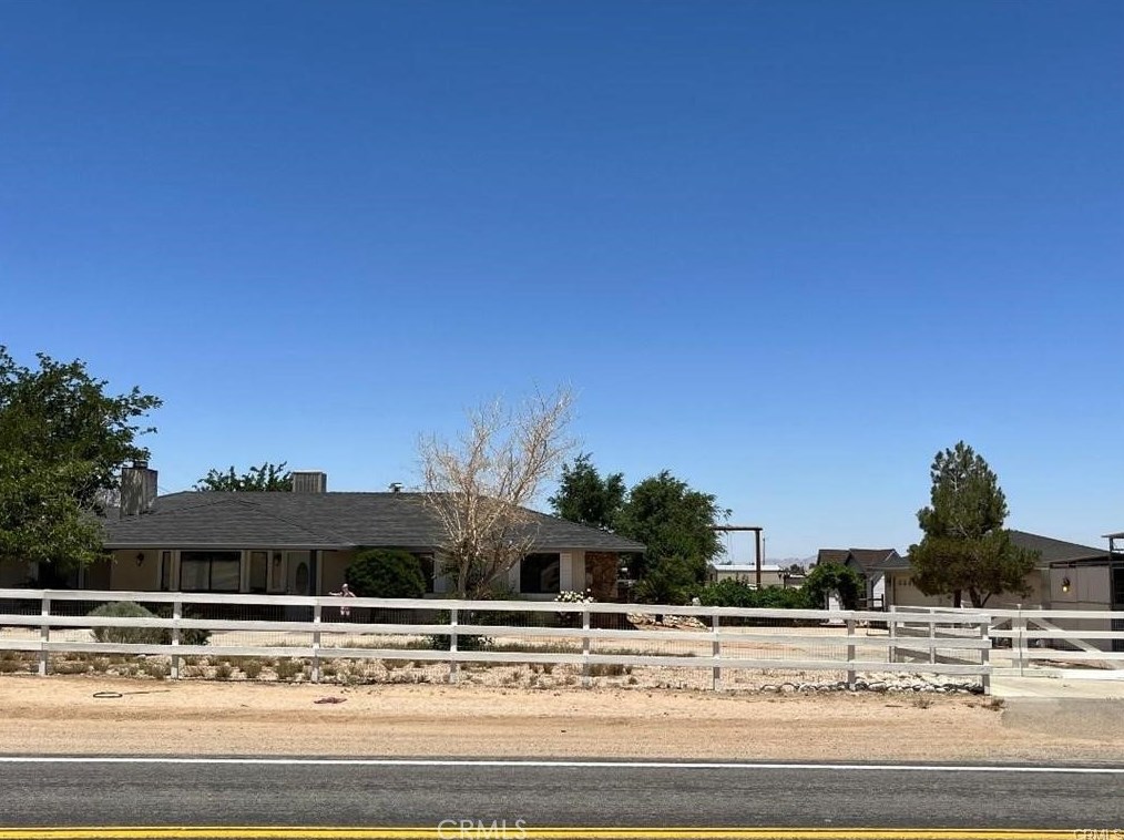 21028 Roundup Way, Apple Valley CA  92308-8649 exterior
