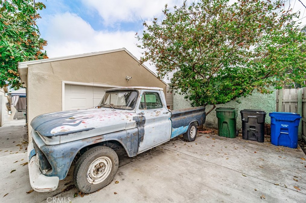 2068 Cowlin Ave, Los Angeles CA  90040-1314 exterior
