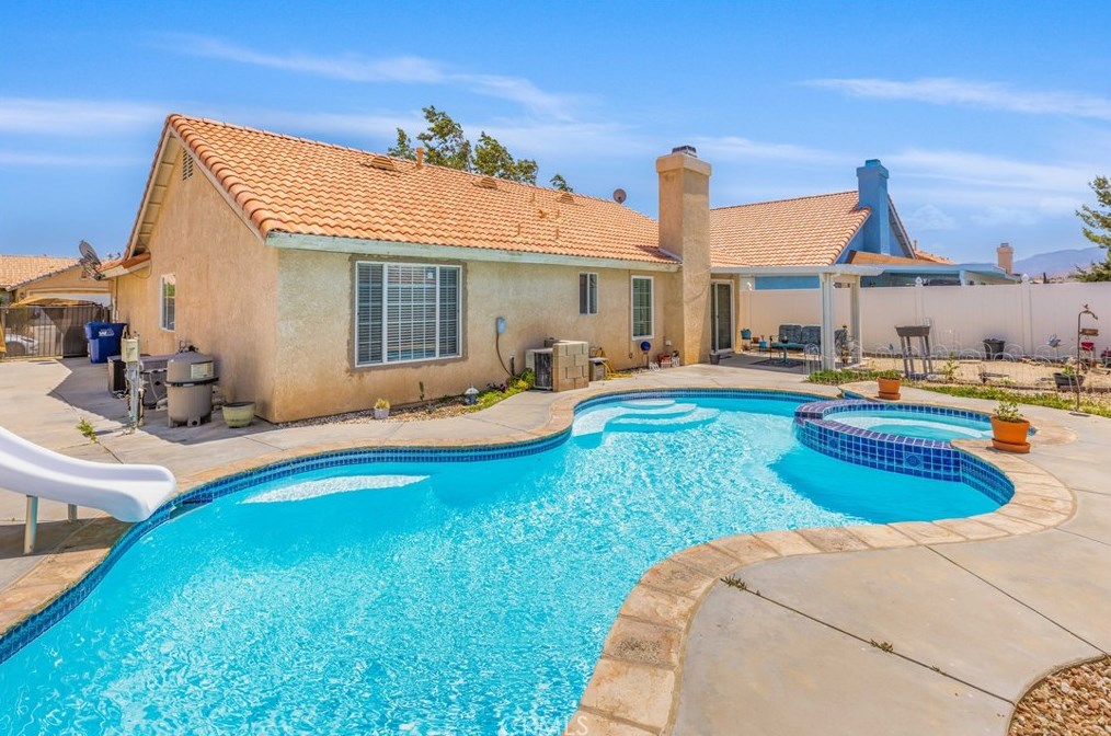 36761 Golden Oak Dr, Palmdale, CA 93552