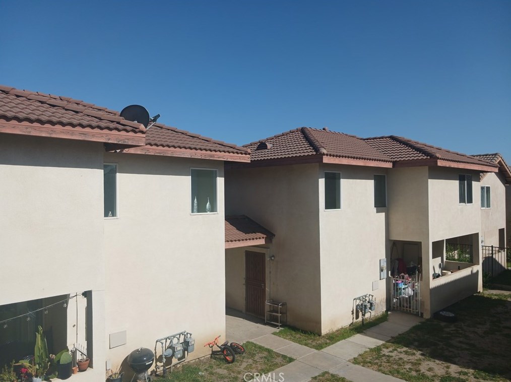 212 N Spruce Ave, Rialto, CA 92376