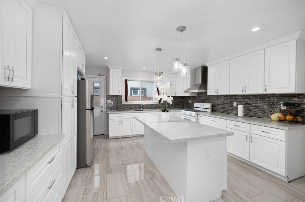 1832 Huntington St, Pomona, CA 91766-5041