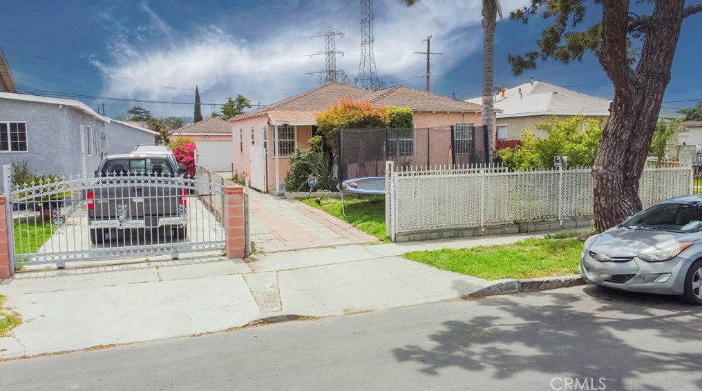 706 97th St, Los Angeles, CA 90002-2703