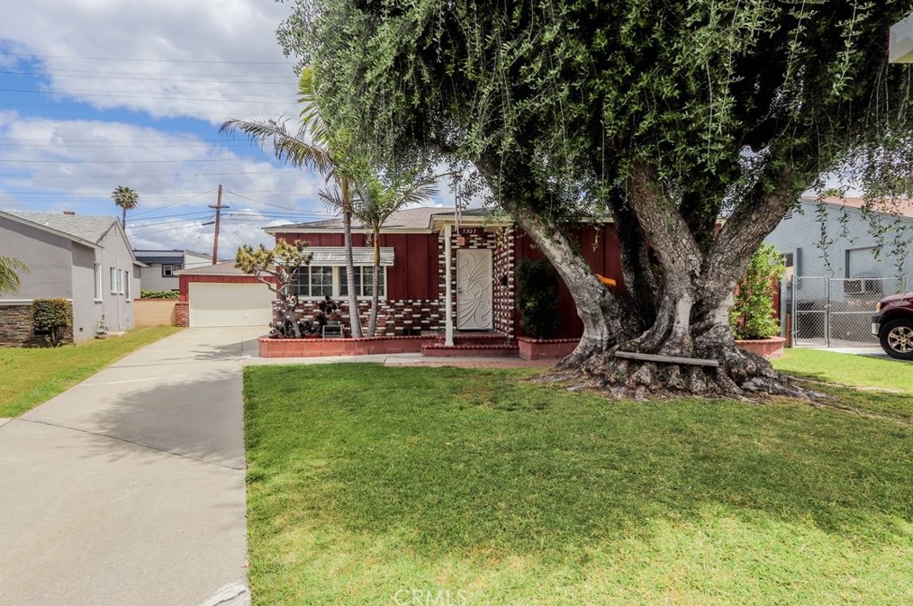 7507 Pivot, Downey, CA 90241