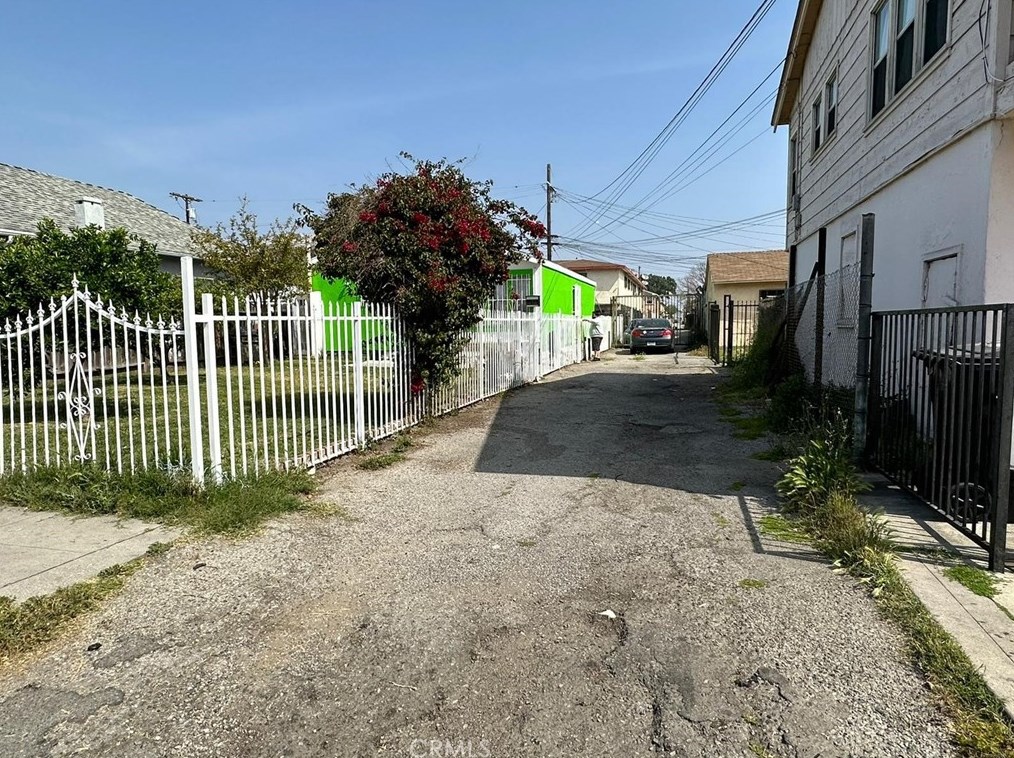 245 62nd St, Los Angeles, CA 90003-1235