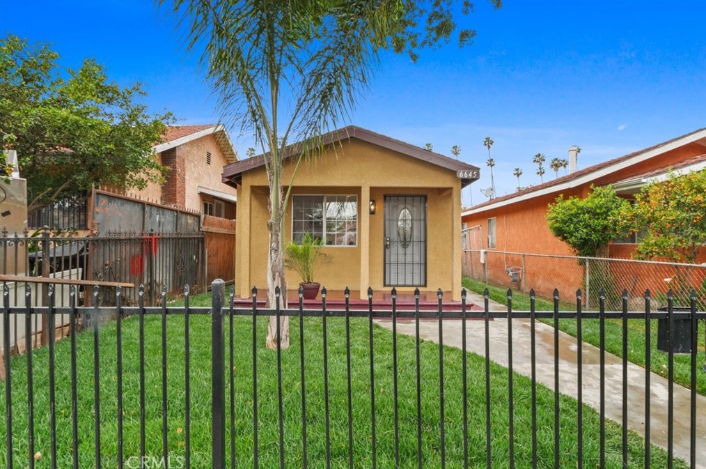 6645 Converse Ave, Los Angeles, CA 90001-2021