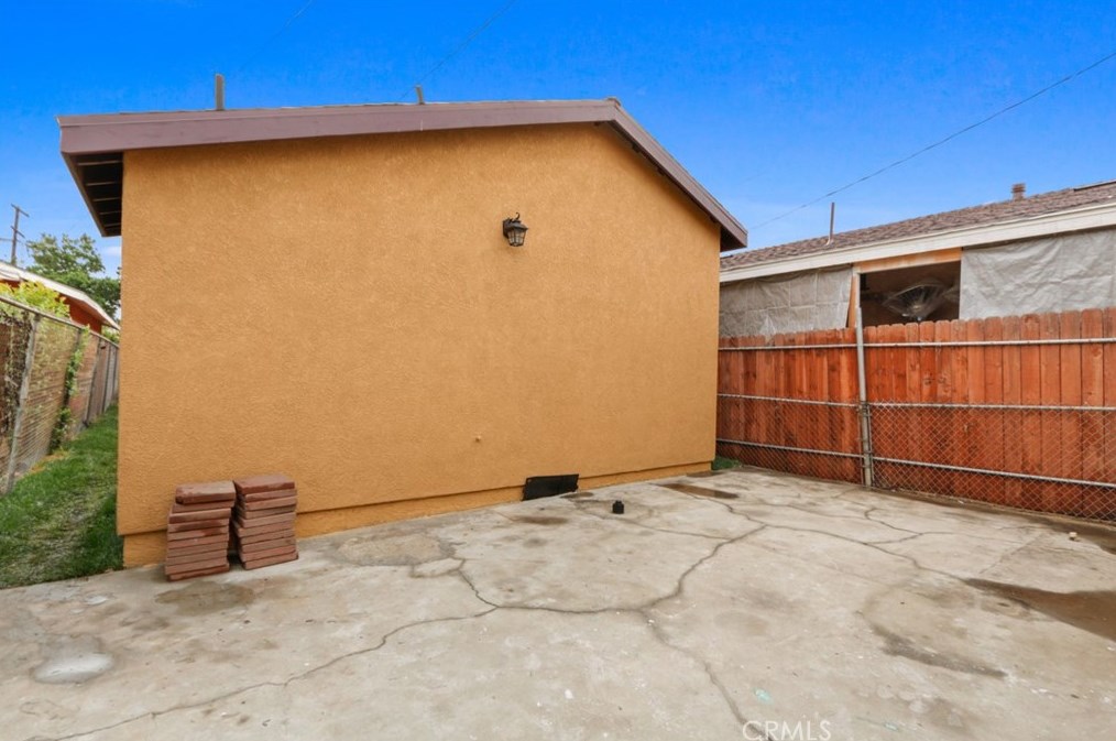 6645 Converse Ave, Los Angeles CA  90001-2021 exterior
