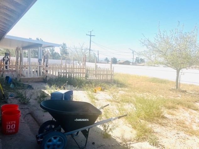 15472 Tacony Rd, Apple Valley CA  92307-4544 exterior