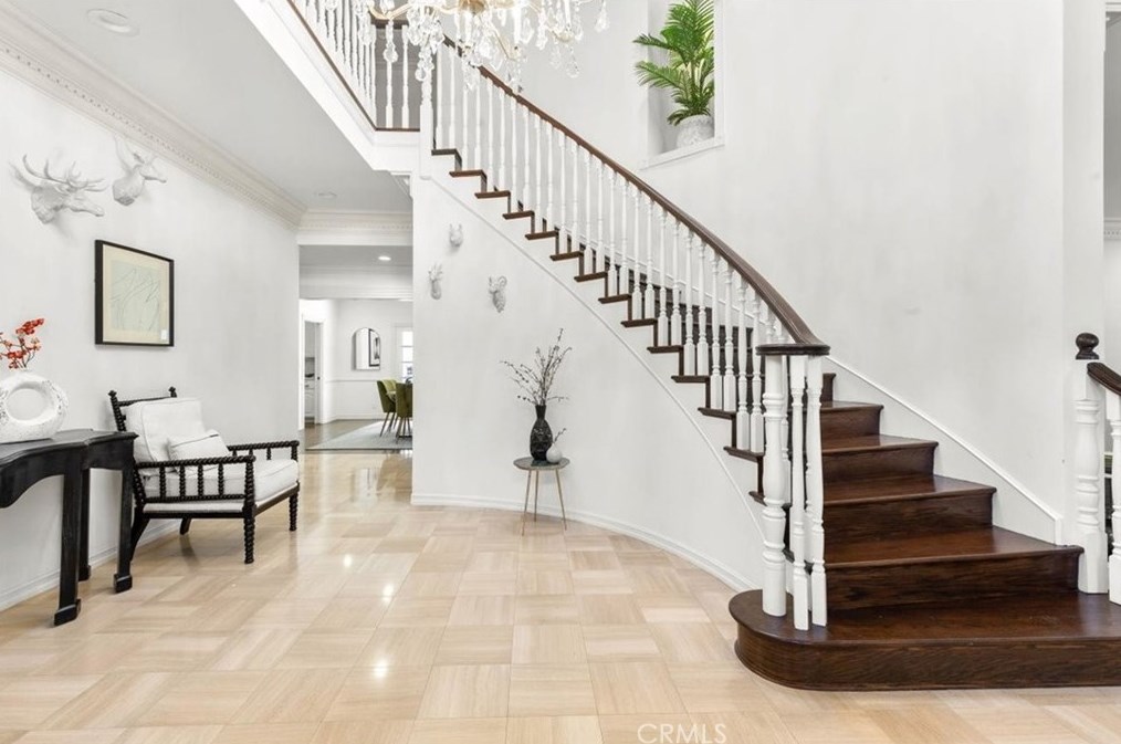 2918 Deep Canyon Dr, Beverly Hills, CA 90210-1010